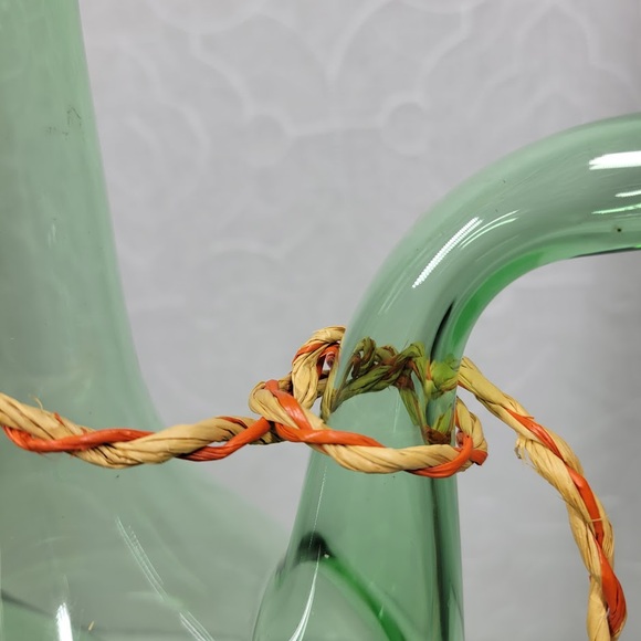 Vintage Hand Blown Italian Wine Decanter Green with Ice Chamber & Raffia Stopper - Picture 15 of 16